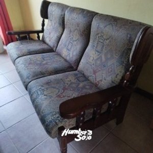 Muy buen sofá madera noble moderno - imagen 1