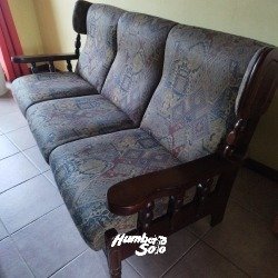 Muy buen sofá madera noble moderno