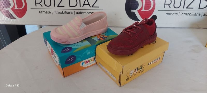 Lote siguiente: Zapatillas de mujer en venta