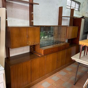 Lote anterior: Mueble modular de madera con vitrina y estantes