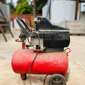 Lote siguiente: Compresor Darez Rojo con Detalles