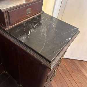 Tocador Antiguo de Roble con Espejo Triptico y Tapas de Mármol - imagen 7
