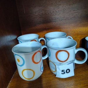 Juego de 4 Tazas para Chocolate Caliente con Diseño de Círculos - imagen 1