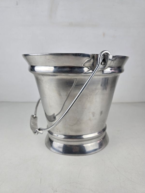 Champañera o Balde para Hielo de Peltre con Asa y Etiqueta "Pottery Barn"