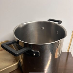 Olla de Acero Inoxidable y Asadera Dorada - imagen 3
