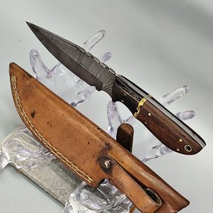 Cuchillo con Hoja Estilo Damasco y Empuñadura de Madera y Bronce con Vaina - imagen 10