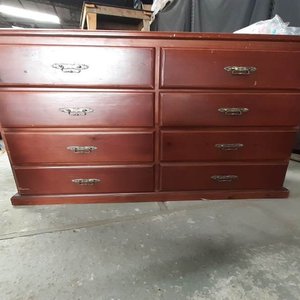 Lote anterior: Cómoda de madera con 8 cajones