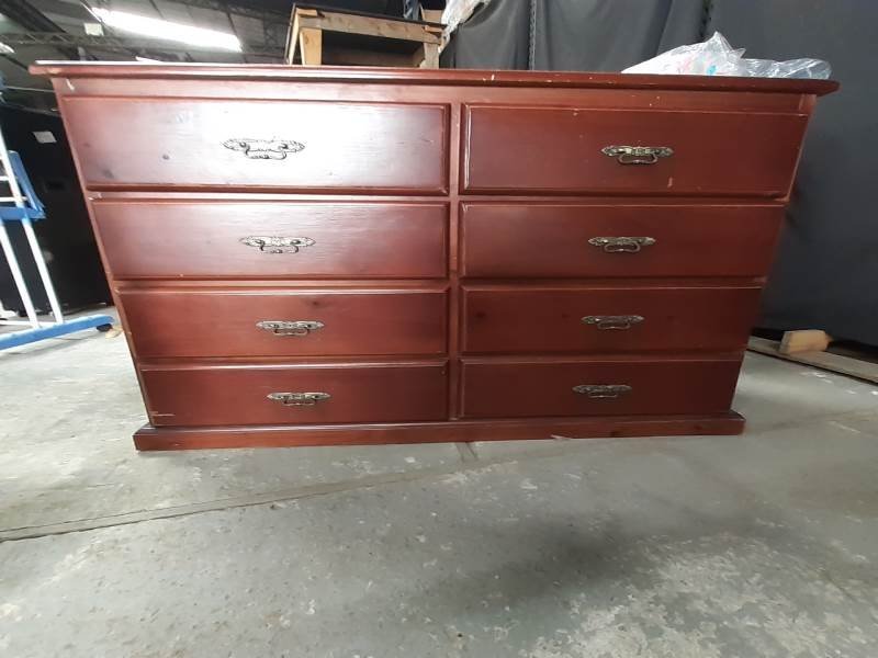 Cómoda de madera con 8 cajones