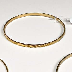 Tres Pulseras Doradas Estilo Esclava - imagen 3