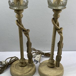 Par de Lámparas de Mesa Vintage con Detalle de Nudos y Borlas - imagen 4
