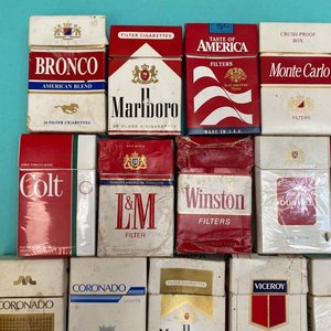 Colección de Paquetes de Cigarrillos de Diversas Marcas - imagen 6