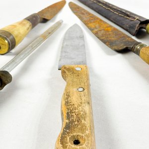 Cinco Piezas: Cuchillos Variados y Chaira con Vaina - imagen 3