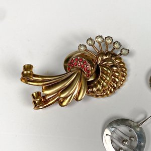 Lote de 6 Piezas de Bisutería: Broche, Colgante, Anillos y Cadena - imagen 4