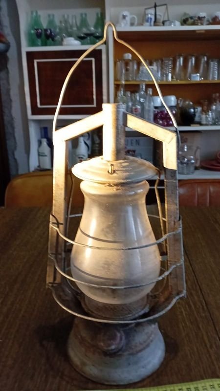Farol antiguo de cerámica hermoso