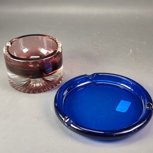 Dos Ceniceros Vintage: Vidrio Azul Francés y Cristal Tintado - imagen 10