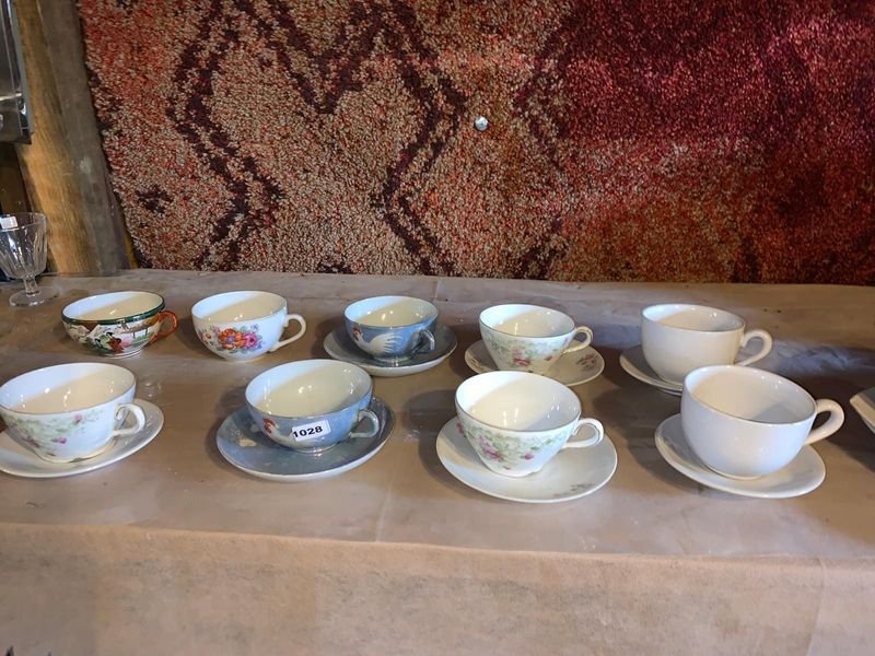 Lote de tazas de té variadas con patrones florales - imagen 3