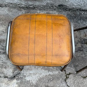 Par de Banquetas con Asiento de Pantazote y Estructura Metálica - imagen 3