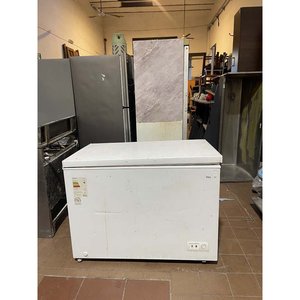 Freezer Horizontal TCL Blanco con Detalles de Óxido y Avería - imagen 1