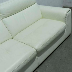 Sofá de Dos Cuerpos Blanco en Cuerina con Detalles - imagen 3