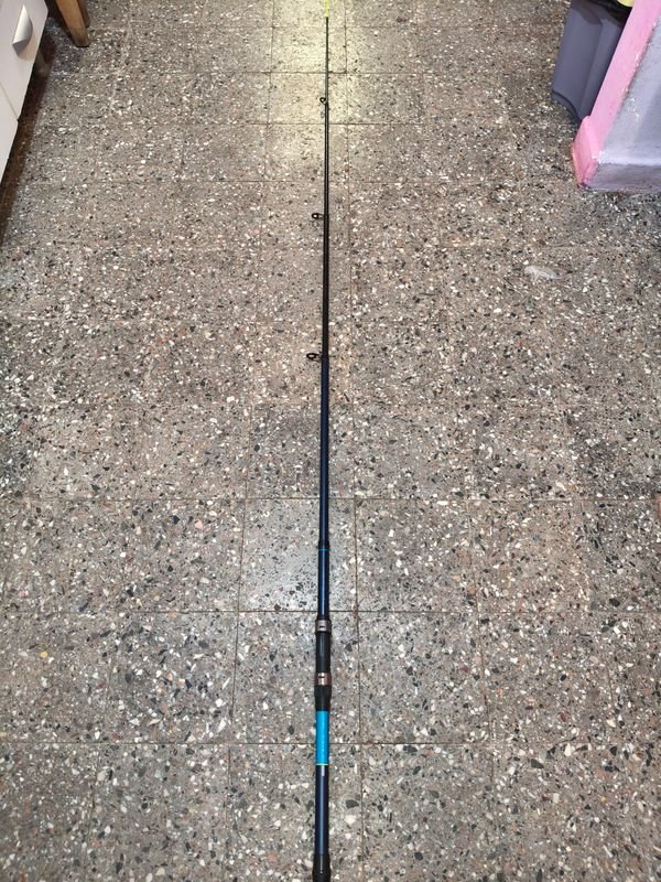 Caña de Pesca Nueva 2.40m con Estuche y Accesorios - imagen 1