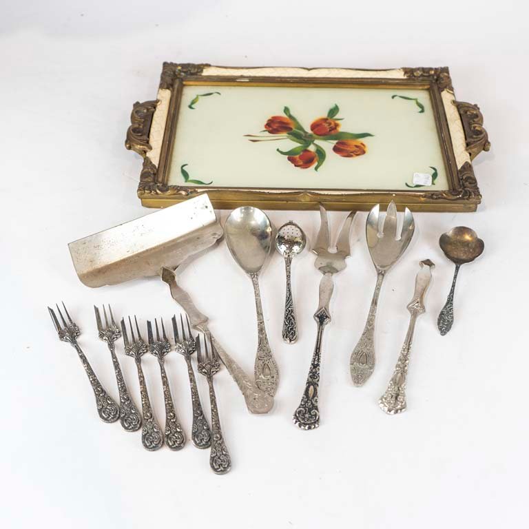 Lote anterior: Bandeja de madera y vidrio con plata