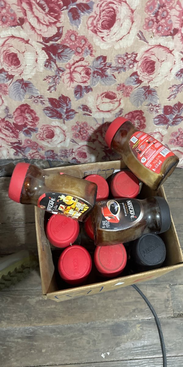 Frascos de Café Nescafé con Tapa Roja y Negra