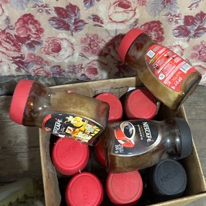 Lote anterior: Frascos de Café Nescafé con Tapa Roja y Negra