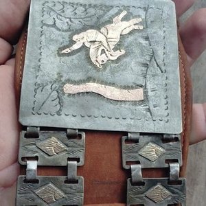 Rastra de cuero y metal con detalles en plata y oro - imagen 3