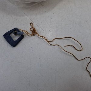 Lote de Componentes para Bijouterie Artesanal: Brazaletes, Dijes y Piezas Varias - imagen 5