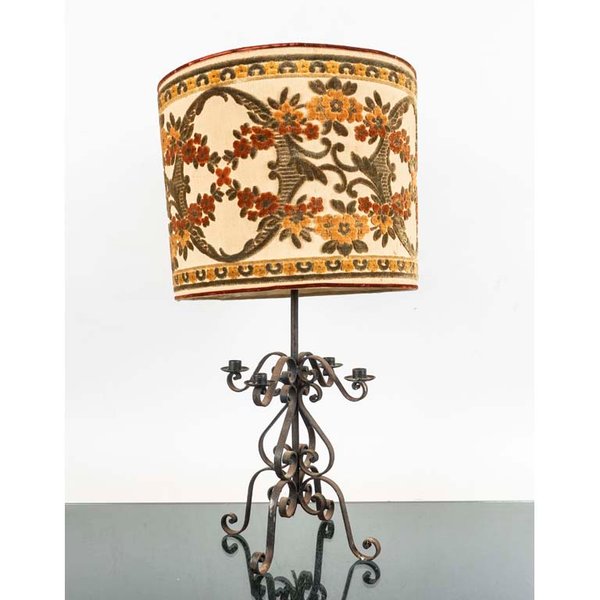 Candelabro de Hierro Forjado con Pantalla Estampada