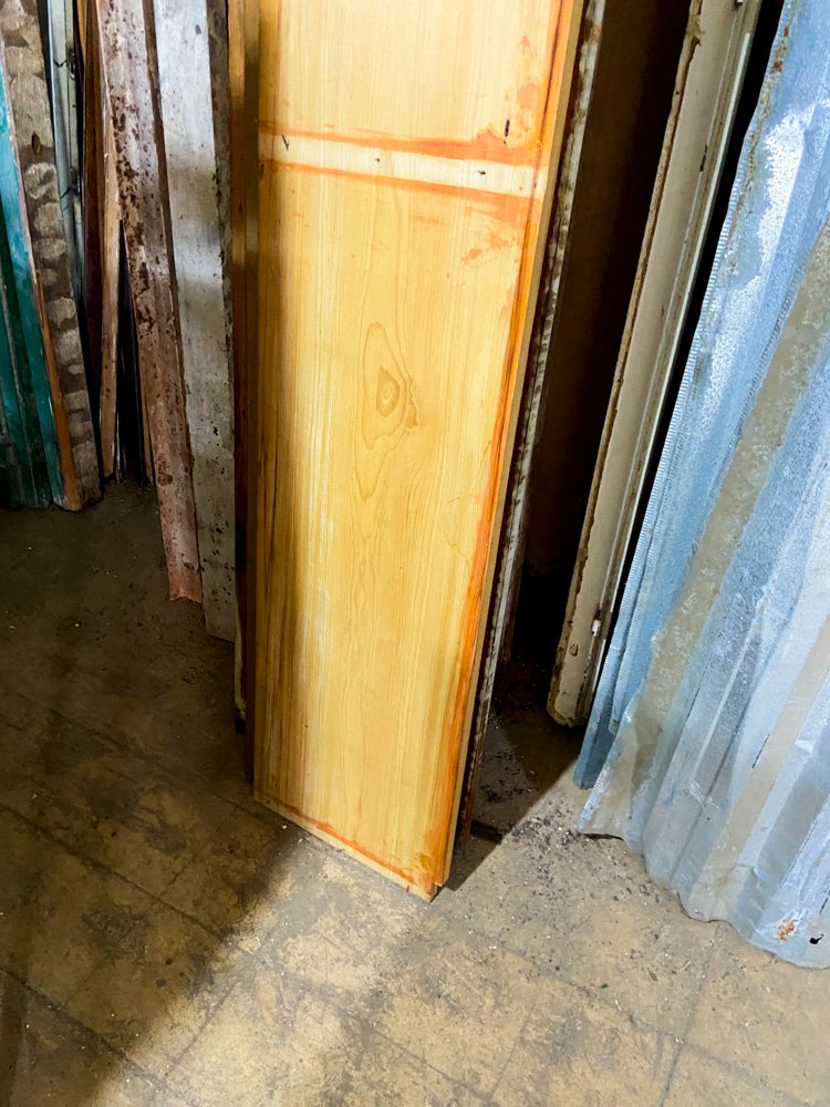 Muebles de madera y troncos de pino para decoración - imagen 4