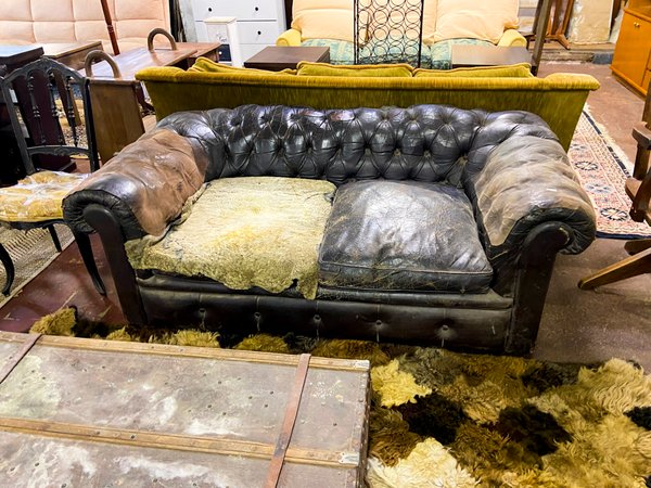 Sofá de Cuero Negro y Mesa Consola Estilo Francés - imagen 1