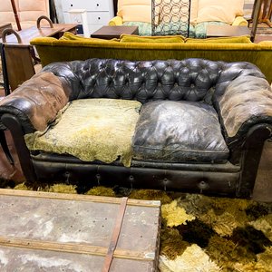 Sofá de Cuero Negro y Mesa Consola Estilo Francés - imagen 1