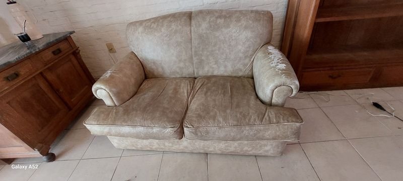 Lote anterior: Sofá de cuero en excelente condición