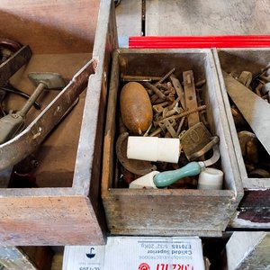 Lote siguiente: 3 Cajas de Madera con Herramientas y Accesorios Varios