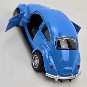Auto a Escala Metálico Azul Estilo Volkswagen Escarabajo - imagen 4