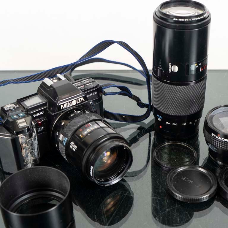 Cámara reflex Minolta 7000 con 3 lentes para la venta - imagen 2
