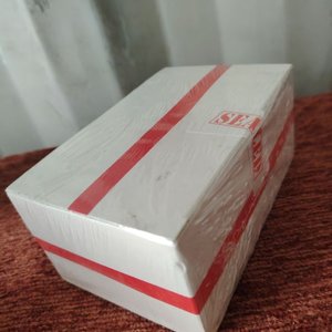 Caja Sellada con 8 Mazos de Cartas de Póker - imagen 3