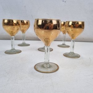 L 280 - 6 Piezas - Juego de 6 atractivas copitas de licor con base de vidrio y cáliz en tono dorado, ideales para realzar cualquier brindis o evento - imagen 3