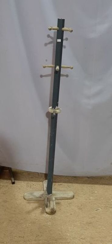 Perchero de madera gris alto - imagen 2