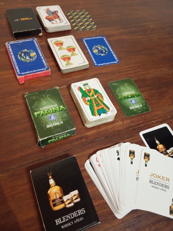 4 mazos de carta (1 maso de Poker y tres mazos de cartas españolas) - imagen 3