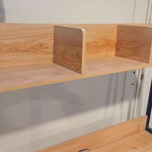 Escritorio Metálico con Estantes de Madera y Cajones - imagen 6