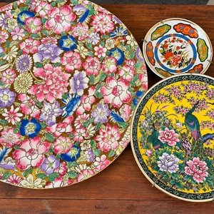Lote anterior: Lote de 3 Platos Decorativos de Porcelana Oriental con Pavos Reales y Flores