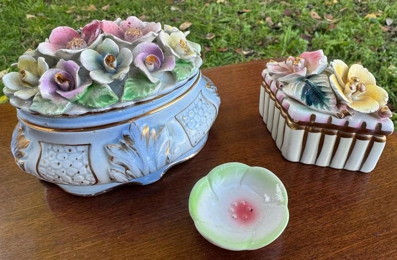 1 juego de 3 alhajeros en ceramica esmaltada española de alta calidad con una decoracion floral y pintados a mano