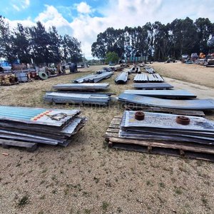 Lote siguiente: Lote de Chapa Metálica Ondulada y Perfiles