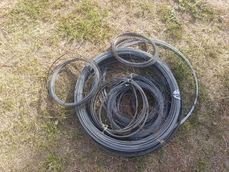 Lote anterior: Alambres y lingas de metal en buen estado