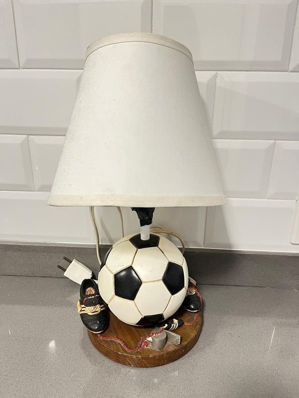 Lámpara Portátil Diseño Pelota de Fútbol con Botines y Silbato