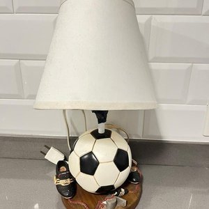 Lote anterior: Lámpara Portátil Diseño Pelota de Fútbol con Botines y Silbato