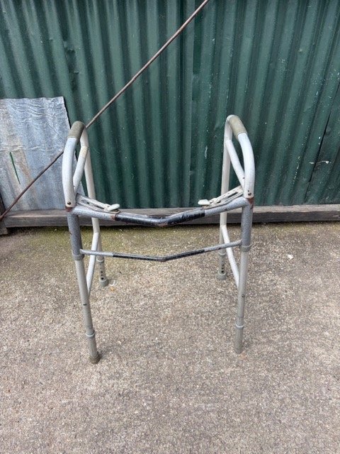 Andador Plegable de Aluminio