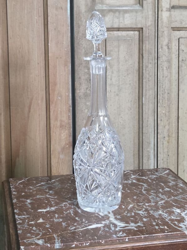Licorera Antigua de Cristal Tallado con Tapón